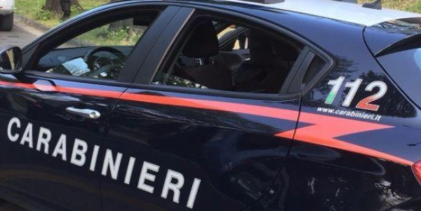 Arena, i carabinieri scoprono un’auto rubata, un fucile e 100 grammi di marijuana