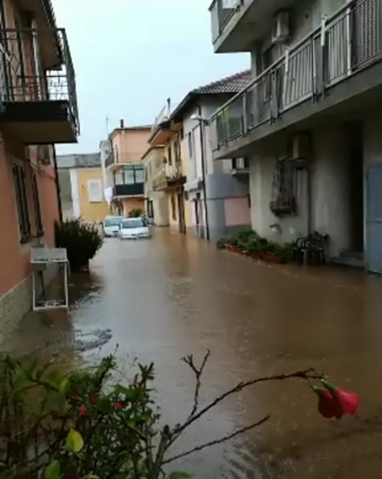 Maltempo a Nicotera e Joppolo, crolla un’abitazione: evacuati gli inquilini