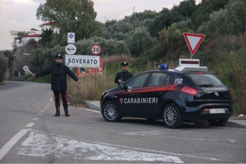 Incendiate 4 auto in meno di un mese nel Soveratese, 45enne finisce ai domiciliari