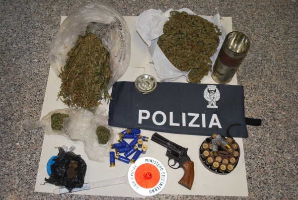 Droga e munizioni, in manette un 19enne di Mileto