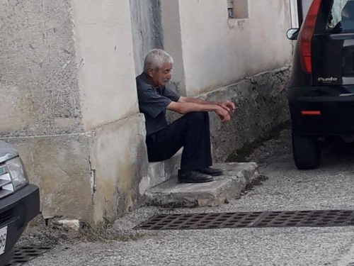 Accusa un malore e muore in strada. La comunità di Mileto saluta Linuccio