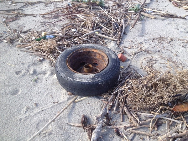 Rifiuti sulle spiagge, maglia nera per Vibo