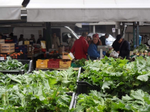 Riprende il mercato a Serra, ma solo per il settore alimentare