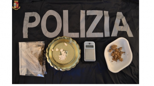 Sorpreso con sostanze stupefacenti in casa, arrestato un 47enne a Rombiolo