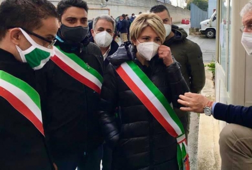 Vaccini da Vibo a Reggio, sit-in di protesta dei sindaci davanti all&#039;Asp