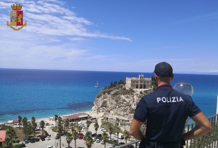 Controlli della polizia a Tropea, sanzionate quattro attività