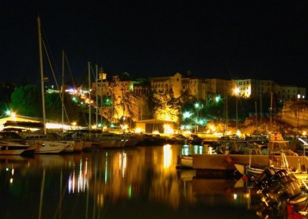 Ricerca sul cancro, la solidarietà in scena al porto di Tropea