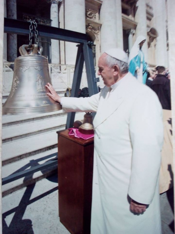 Il Papa invitato a Serra durante la cerimonia di benedizione della campana dell’Addolorata