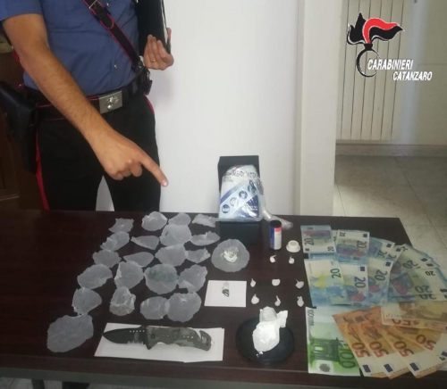 Sorpreso con cocaina ed ecstasy sul lungomare di Soverato, arrestato 38enne