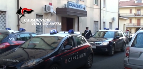 Francavilla, figlio sfonda il cancello dei genitori per farsi consegnare i soldi: arrestato