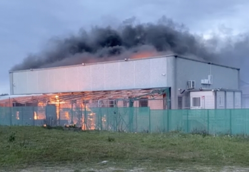 Incendio alla piattaforma dei rifiuti di San Nicola, l’Arpacal: «Valori nei limiti di legge»