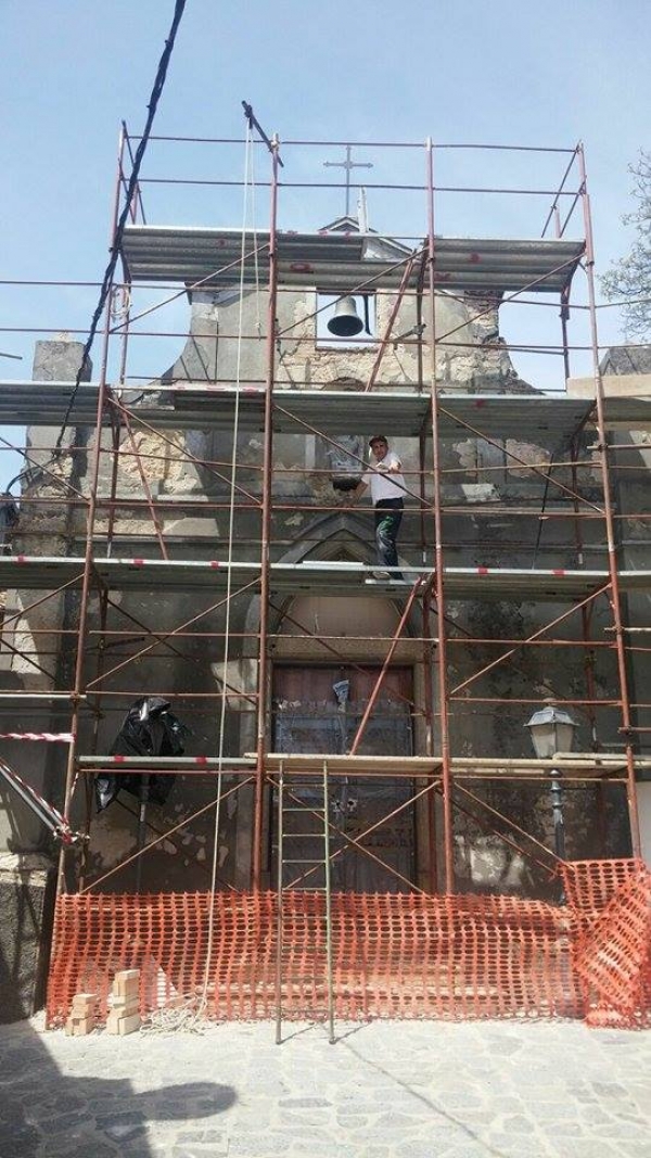 Serra, via alla ristrutturazione esterna della chiesa di san Gerolamo: volontari all&#039;opera