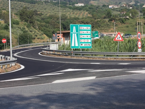 Vibo, si allontana da casa e viene ritrovato mentre cammina a piedi sull’autostrada