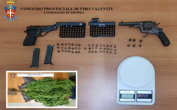 Nicotera, sorpresi a irrigare una vasta piantagione di cannabis: arrestati