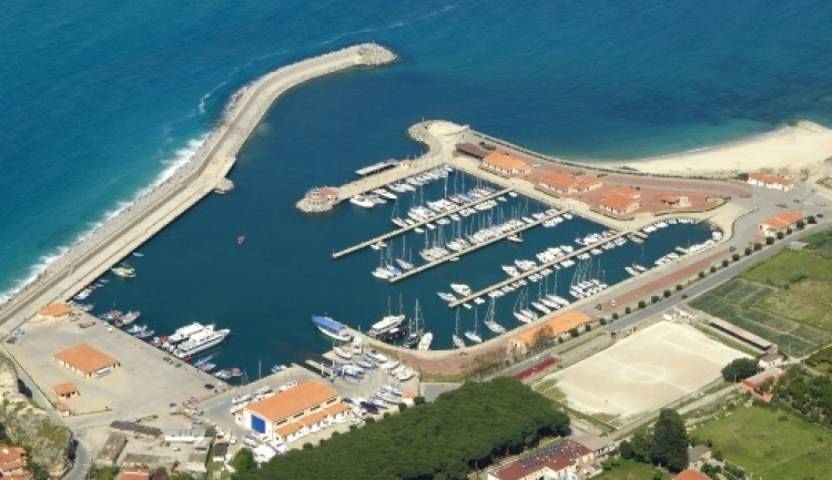 Operaio ferito da un piombino mentre lavorava al porto di Tropea