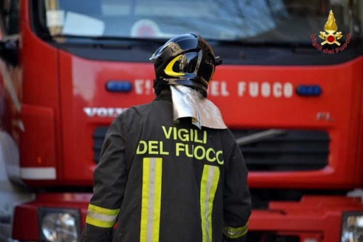 Vibo, 60enne minaccia di darsi fuoco. Carabinieri e Vigili del fuoco evitano il peggio