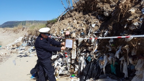 Sequestrata una discarica di 700 metri quadri sulla spiaggia di Pizzo