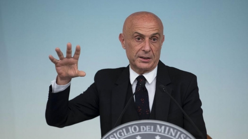 Autobomba a Limbadi, l’avvocato De Pace: «Minniti dia la scorta alla mamma di Matteo»