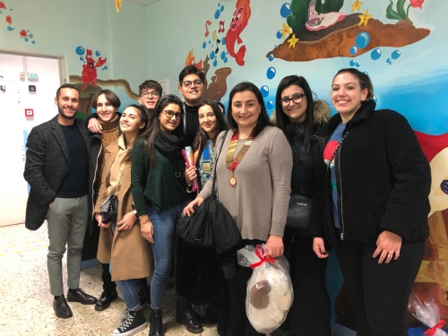 Vibo, i soci dei clubs Rotaract e Interact in visita ai bambini del reparto di Pediatria