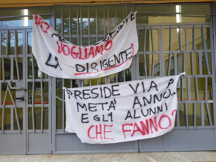 Preside trasferita, la protesta degli studenti di Chiaravalle arriva a Catanzaro