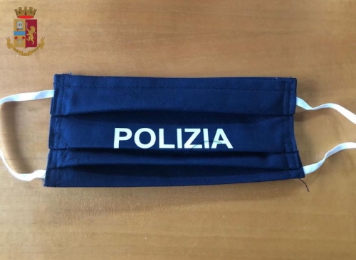 Erboristeria dona 30 mascherine agli agenti della polizia di Serra