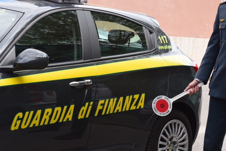 Scoperto con oltre 5mila euro di banconote false, arrestato un uomo di Soriano