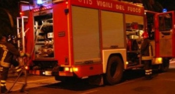 Serra, nella notte in fiamme due autovetture