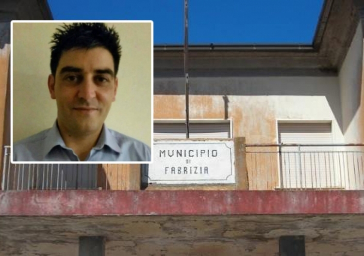 Vandalizzata la targa dedicata a Giuseppe Demasi, il sindaco di Fabrizia scrive al Comune di Torino