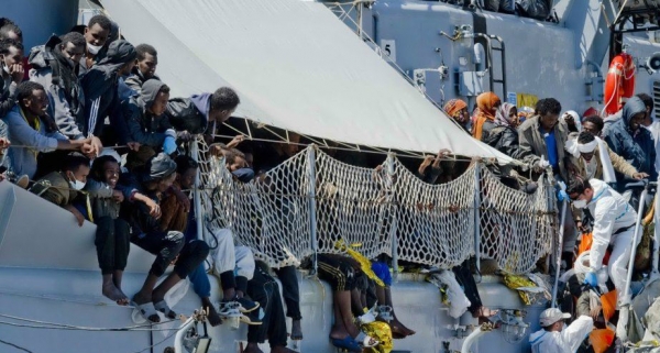 Vibo Marina, sbarcati 700 migranti. Tra loro anche molte donne incinte