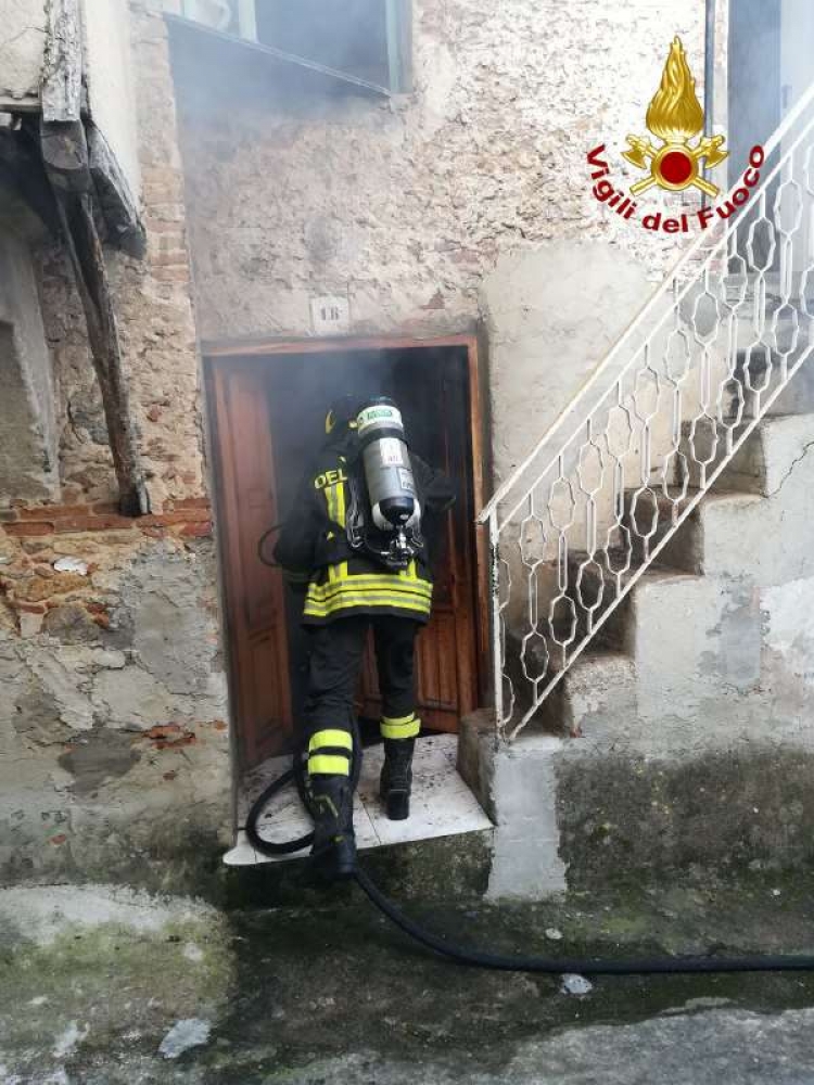 Incendio in un fabbricato a Gerocarne, intervengono i vigili del fuoco