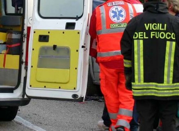 Incendio in un casolare di campagna a Zungri, morta una 71enne