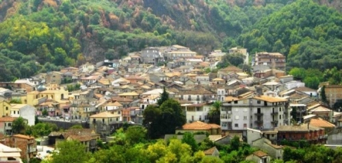 Sono 30 i casi Covid nel centro di Gerocarne, nella frazione Sant’Angelo scendono da 70 a 10