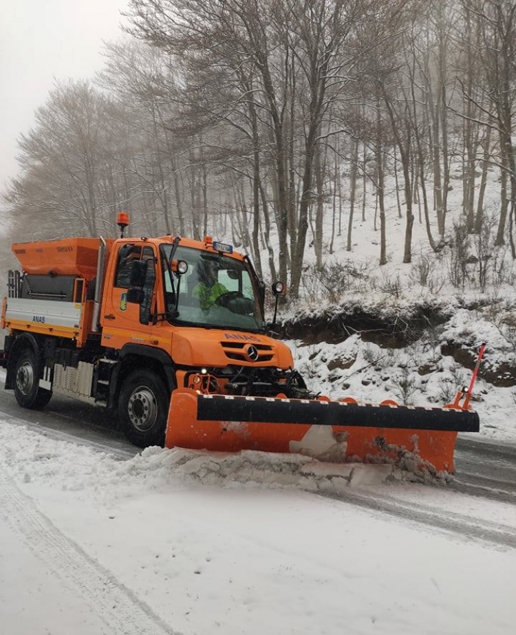 Neve tra Serra e Nardodipace, al lavoro uomini e mezzi dell’Anas