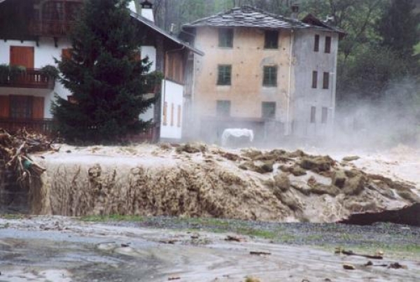 Ancora un rinvio al processo per l’alluvione di Vibo. Si avvicina la prescrizione