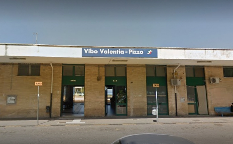 Chiusa la biglietteria alla Stazione di Vibo-Pizzo, la Lega: «Un’offesa al territorio»