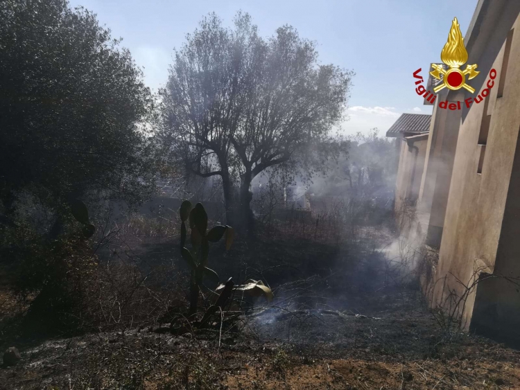 Vasto incendio a Spilinga, bruciati oltre 10mila metri quadri di vegetazione - FOTO