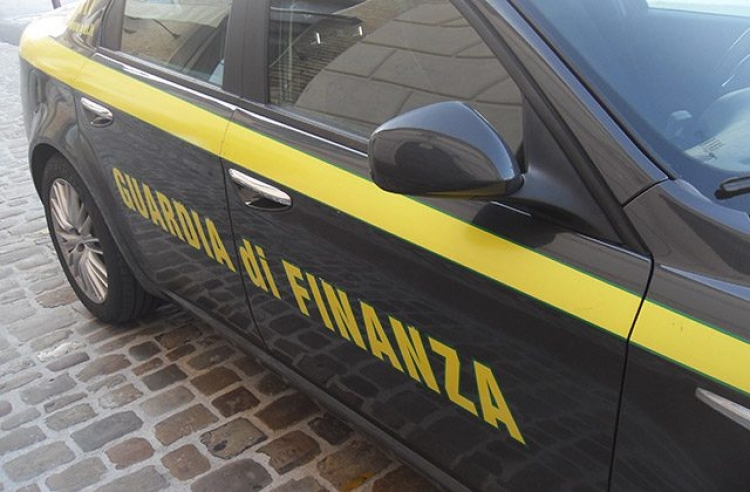 Compravano ville e auto coi soldi di un sindacato, sequestro da 3 milioni a Vibo