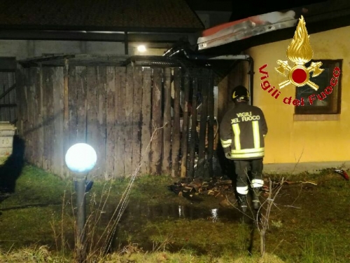 Incendio in un agriturismo di Mongiana, intervengono i vigili del fuoco