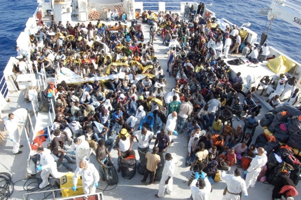 Approdata a Vibo una nave con oltre 500 migranti