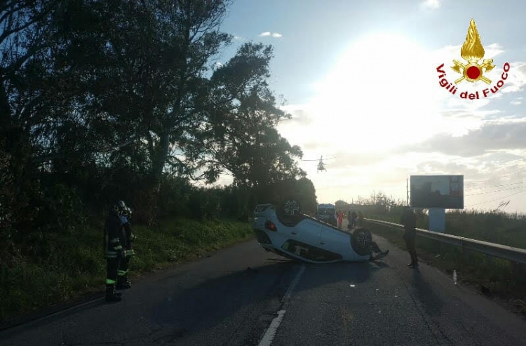 Auto si ribalta nel Vibonese, una persona trasportata in eliambulanza