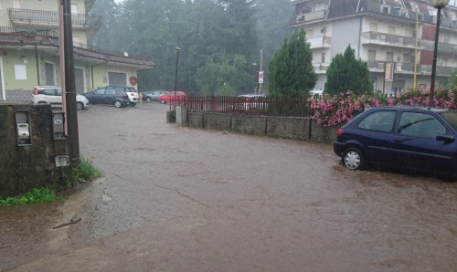 Maltempo a Serra, allagamenti in diverse strade: intervengono i Vigili del Fuoco