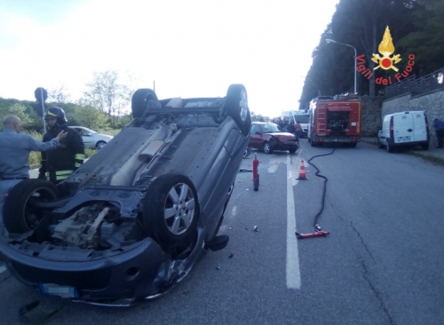 Incidente stradale a Chiaravalle, ferite sette persone