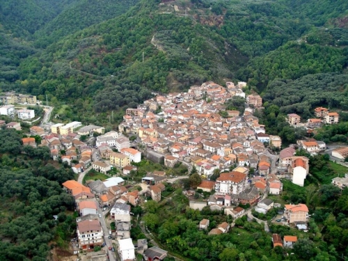 Acqua non potabile a Gerocarne, il sindaco denuncia: «Manomesso il serbatoio di Ariola»