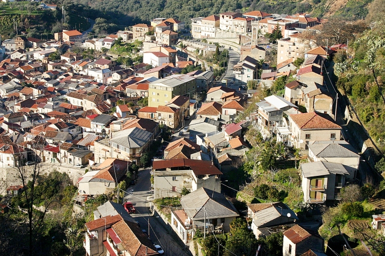 (Una veduta di Dinami, in provincia di Vibo Valentia)