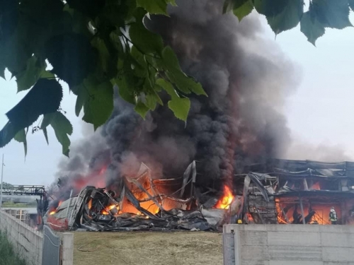 Incendio distrugge lo stabilimento de “L’Artigiano della ‘nduja” a Spilinga