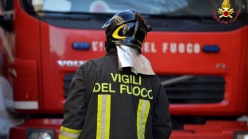 Acquaro, incendio distrugge un’autovettura. Indagano i carabinieri