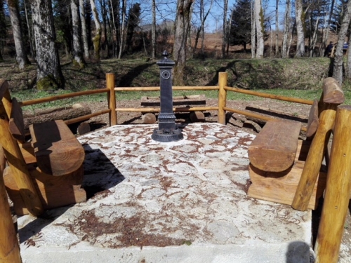 Parco delle Serre, una fontana (collegata a Sorical) a pochi passi dalla Certosa