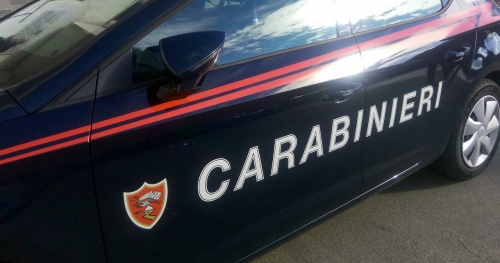 Carro funebre non in regola, i carabinieri intervengono durante un funerale