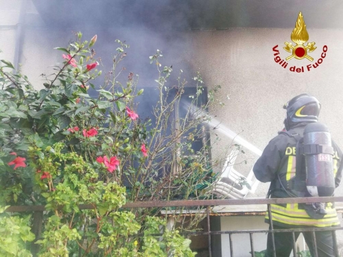 Incendio in un’abitazione a Vibo, sul posto i vigili del fuoco