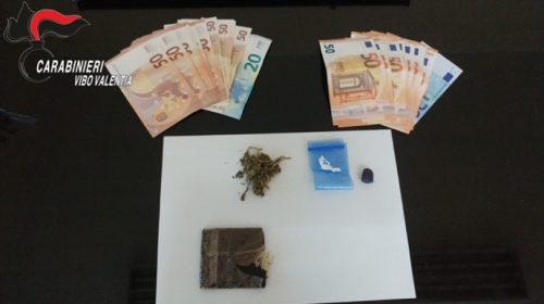 In casa con hashish e denaro in contante, arrestato un 50enne di Zambrone